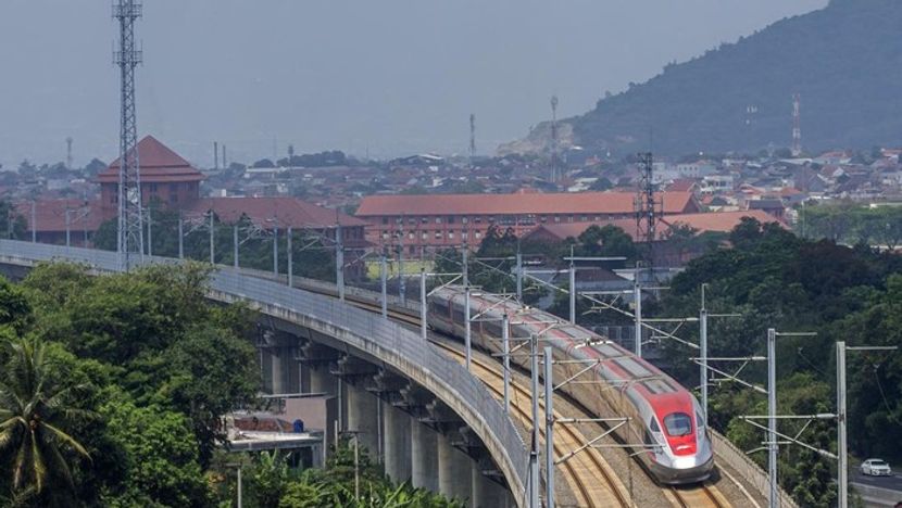 China and Japan Interested in Competing for Jakarta-Surabaya High-Speed Rail Project