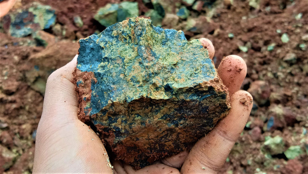 Permintaan Kendaraan Listrik Melambat, Harga Nikel Anjlok, Perusahaan Indonesia Cemas