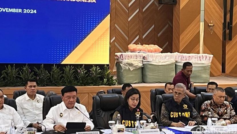 Indonesian Government Cracks Down on 490 Billion IDR Worth of Illegal Imported Goods in One Week