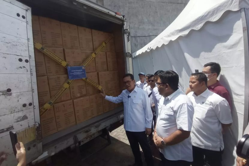 Pemerintah Indonesia Sita Barang Keramik Impor Ilegal Asal Tiongkok Senilai Rp 9,8 Miliar
