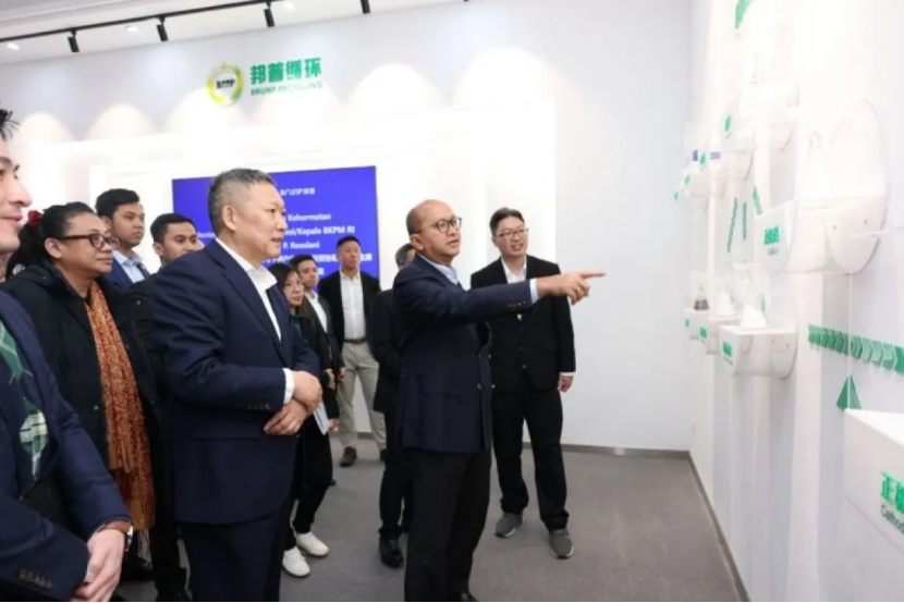 Menteri Investasi Indonesia Bertemu dengan Tiga Perusahaan Terkait Kendaraan Listrik dari China