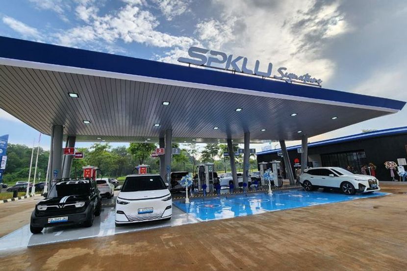 华为助力印尼首座液冷电车充电站